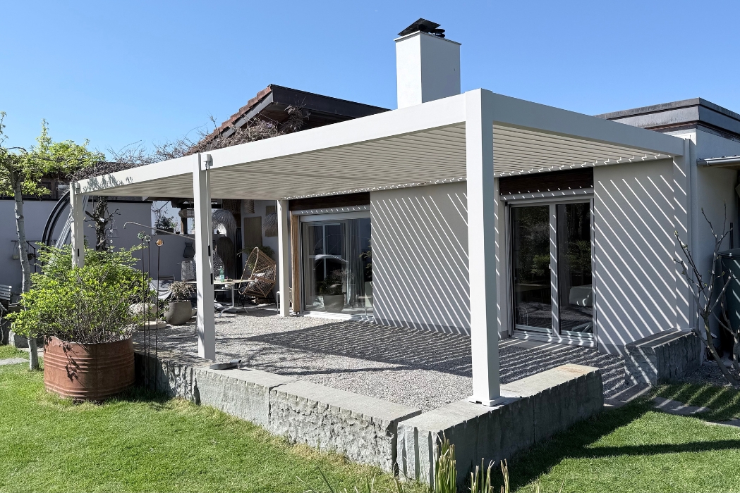 Weide Pergola 4x8m | Voll-Aluminium | elektrisches Lamellendach & LED-Beleuchtung | Ivory Sand